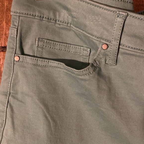 NWT Croft & barrow size 14 Capri, mid rise, hits mid calf.  56% cotton NWT - Picture 4 of 8